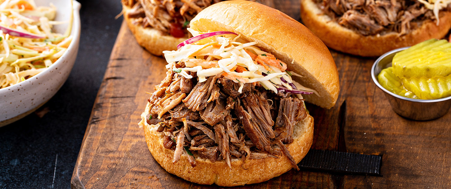 Pulled pork-burger med coleslaw
